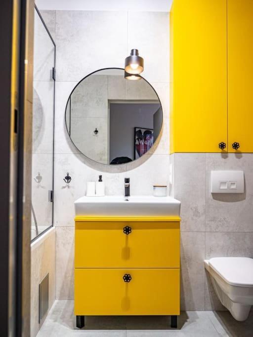 Chic Apartment In Historic Koneser Area وارسو المظهر الخارجي الصورة