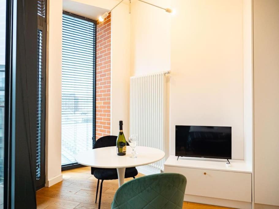 Chic Apartment In Historic Koneser Area وارسو المظهر الخارجي الصورة